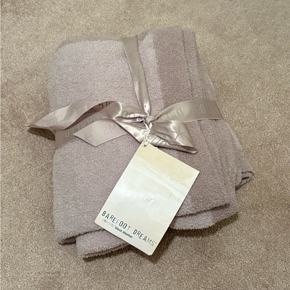 Barefoot Dreams Other - Barefoot dreams cozy chic block blanket beach rock NWT